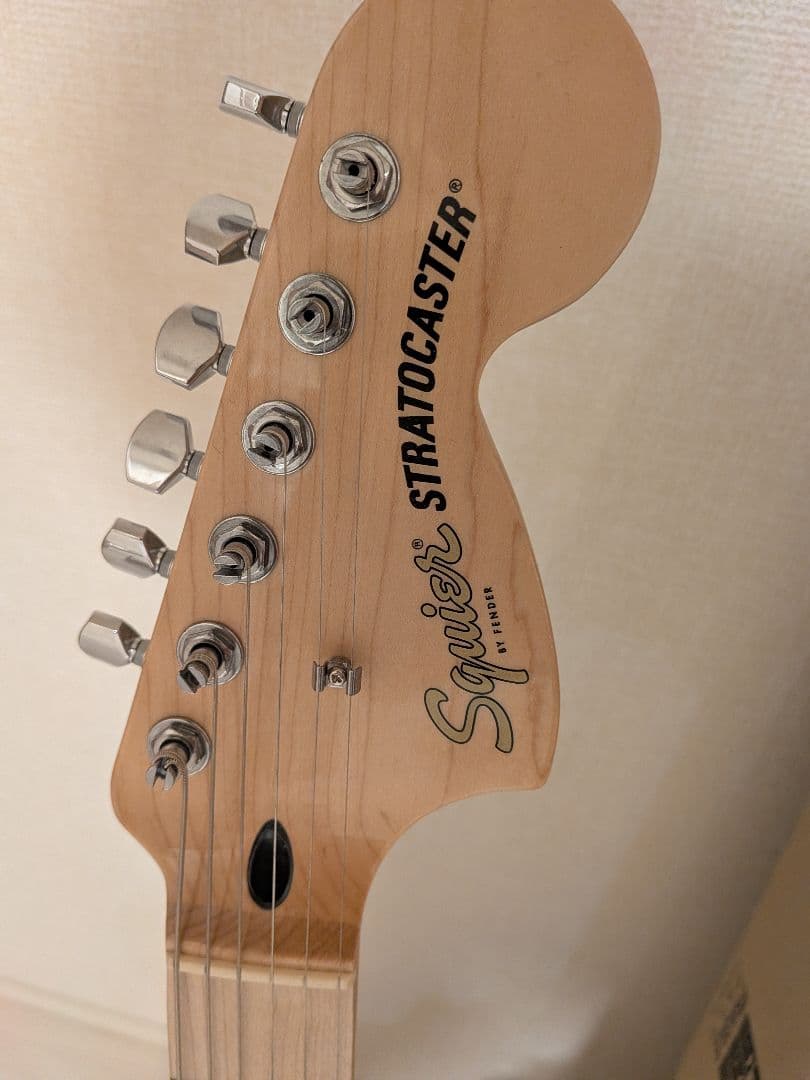 Squier エレキギター ホワイト