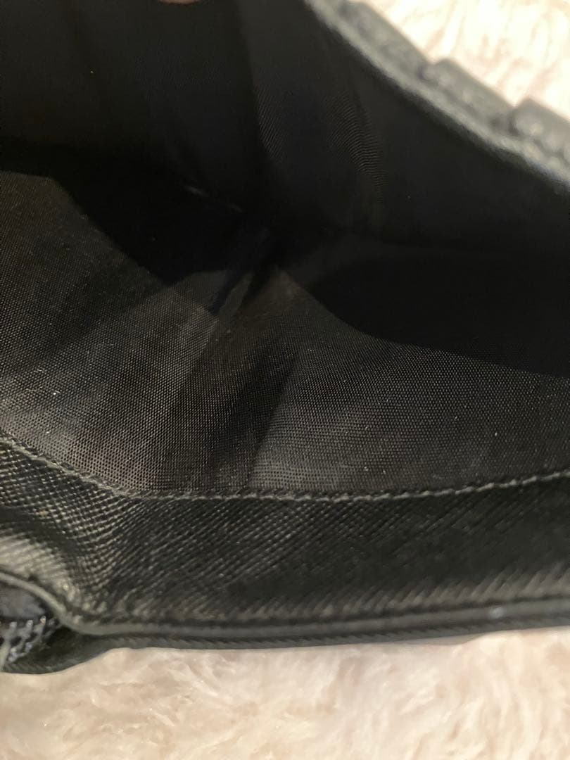 PRADA ブラックナイロン 二つ折り財布