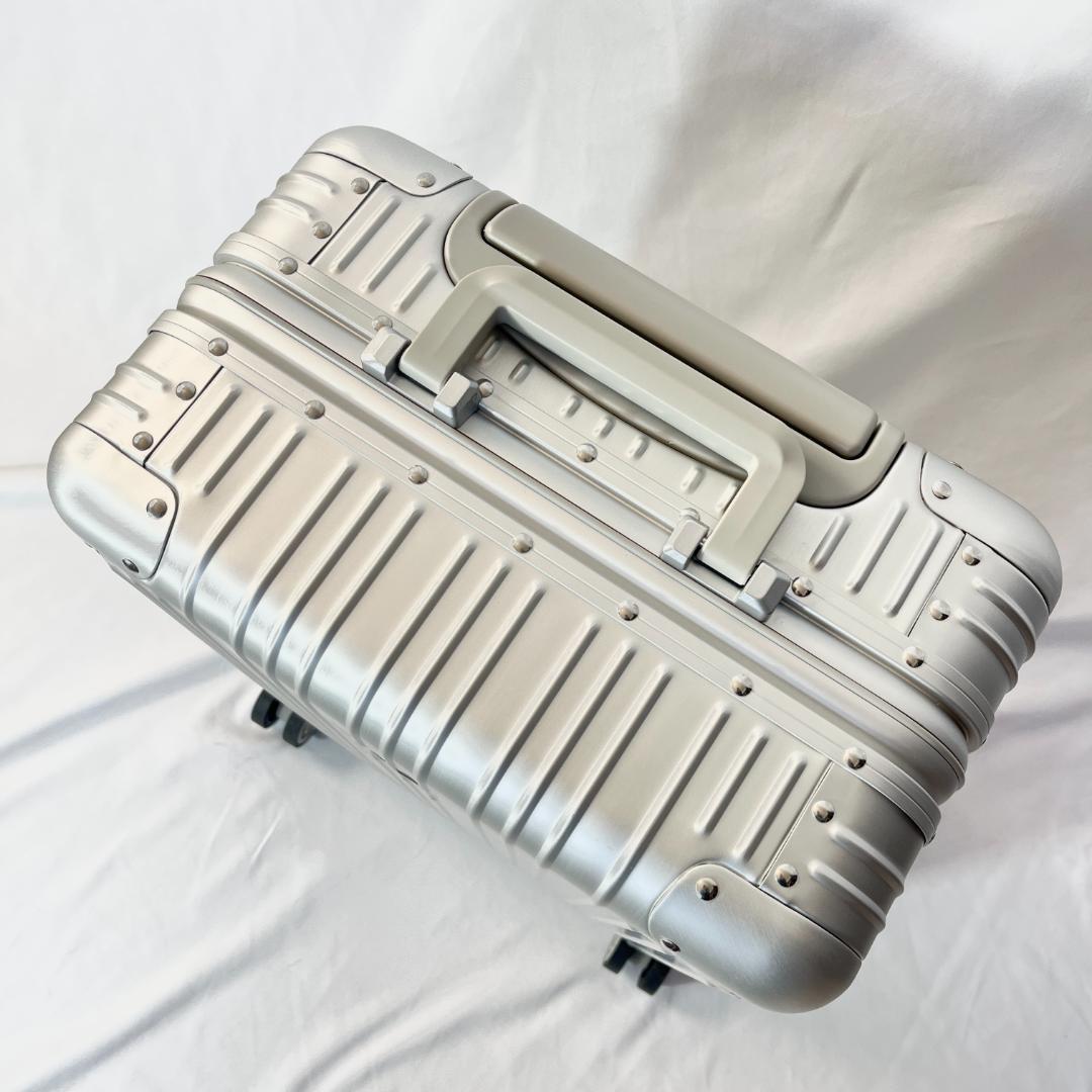 未使用 メルセデスベンツ キャリーケース アルミ 機内持ち込み 旅行 シルバー