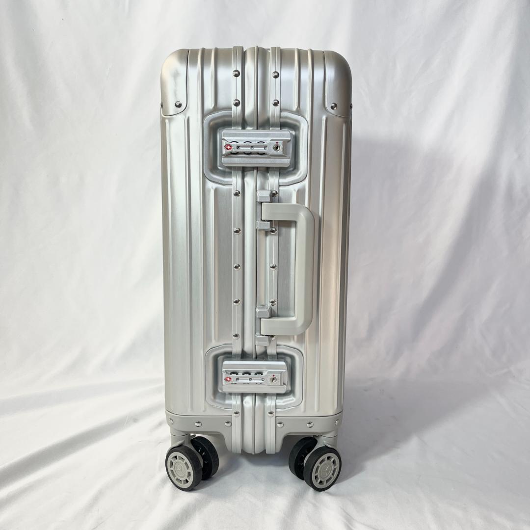 未使用 メルセデスベンツ キャリーケース アルミ 機内持ち込み 旅行 シルバー