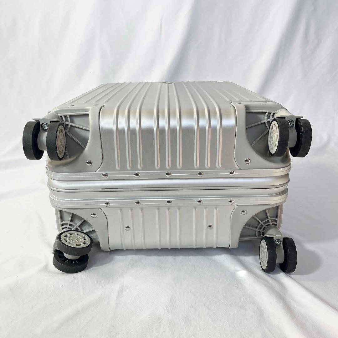 未使用 メルセデスベンツ キャリーケース アルミ 機内持ち込み 旅行 シルバー