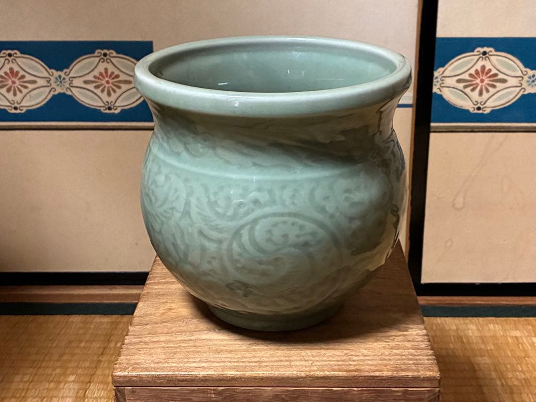 中国 唐物 青磁 龍泉窯 陽刻 丸壺 木箱付