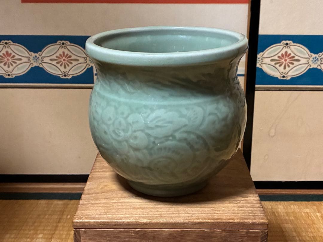 中国 唐物 青磁 龍泉窯 陽刻 丸壺 木箱付