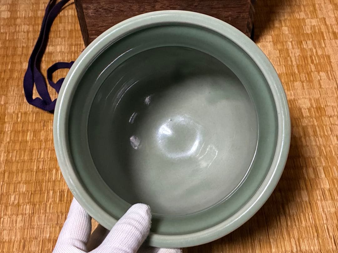 中国 唐物 青磁 龍泉窯 陽刻 丸壺 木箱付