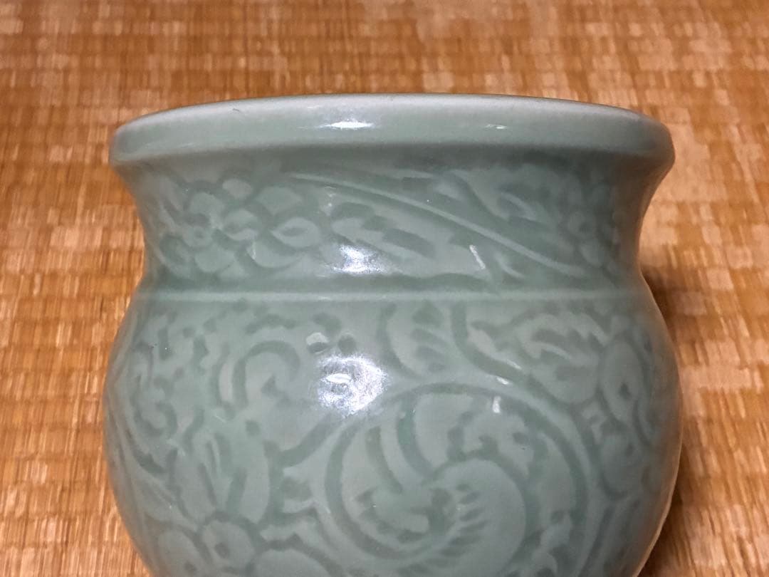 中国 唐物 青磁 龍泉窯 陽刻 丸壺 木箱付