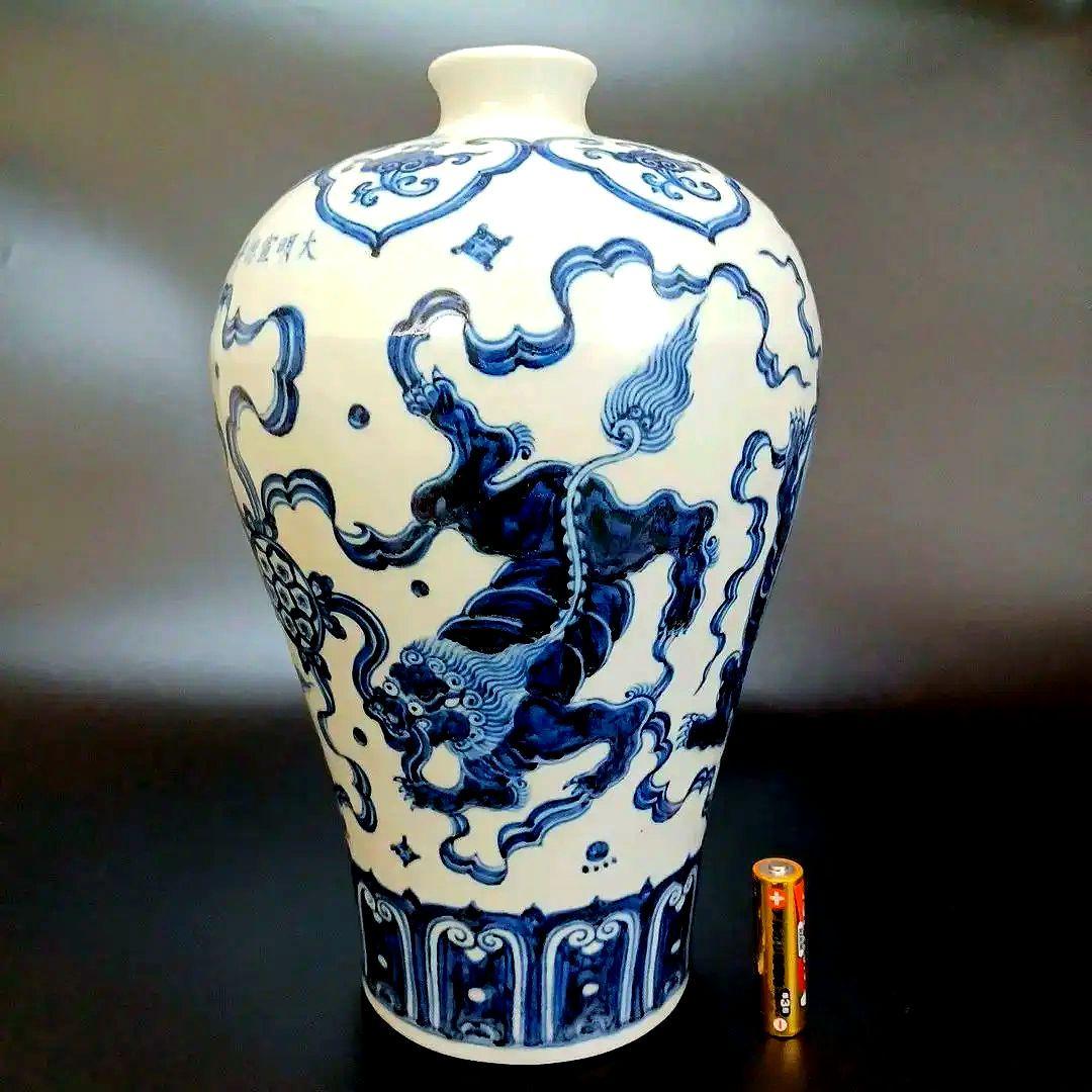 染付獅子文梅瓶