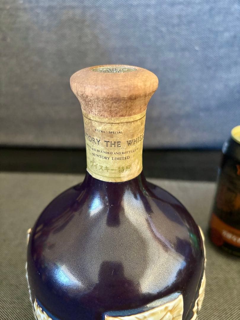 サントリー　ザ・ウイスキー　有田焼ボトル　古酒　未開封　山崎ハイボール缶付き
