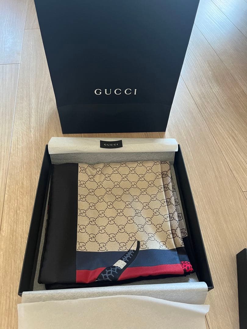 新品未使用　GUCCI ストール シルク　ショール 大判　マフラー　箱付き