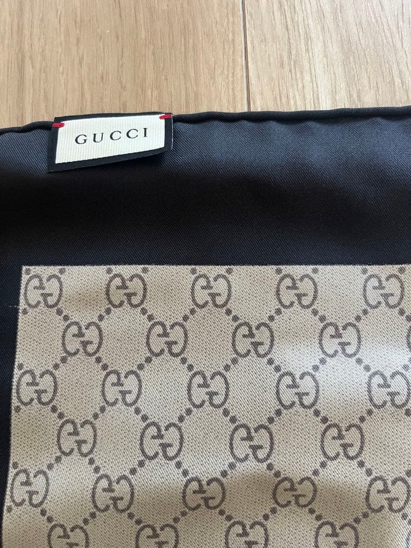 新品未使用　GUCCI ストール シルク　ショール 大判　マフラー　箱付き