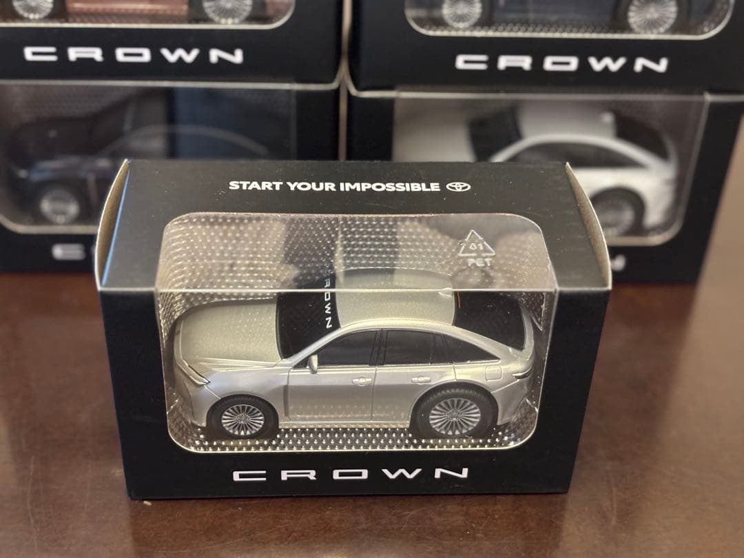トヨタ　クラウンセダン　プルバックミニカー　6色セット