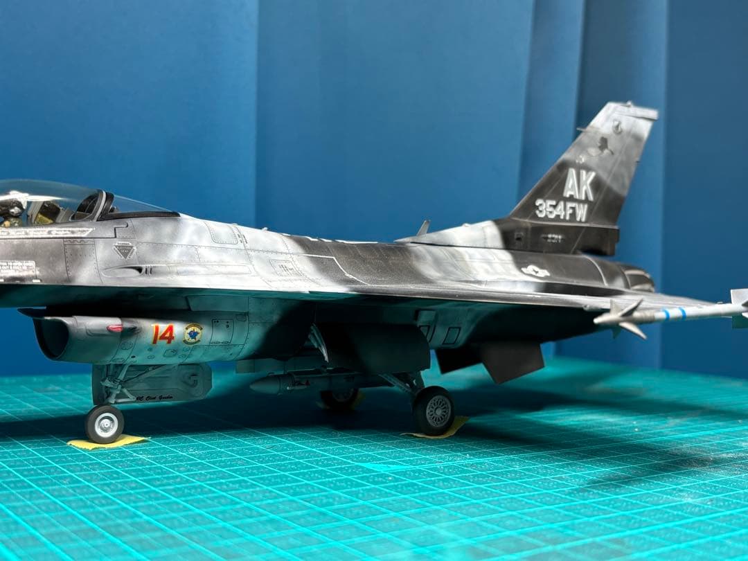 ムスタング様　1/48 タミヤF-16CN
