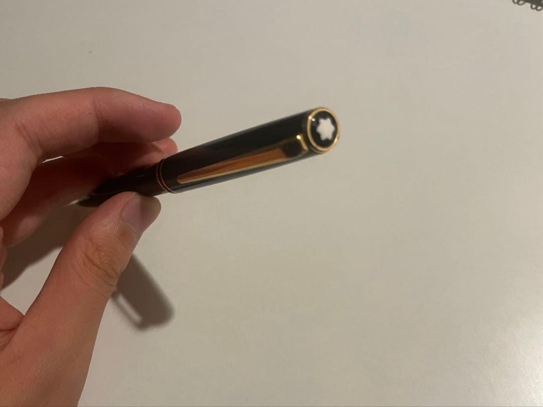 モンブラン　黒色ボールペン