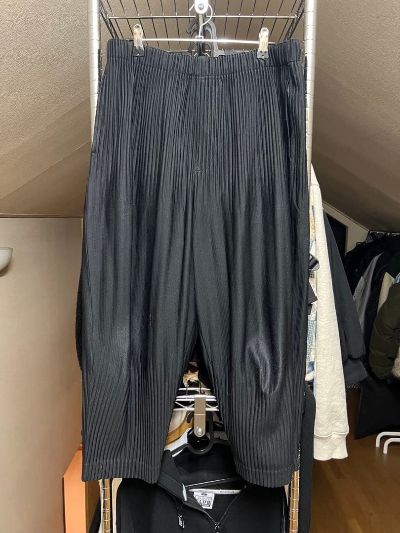 イッセイミヤケ ブラック プリーツ加工 サルエルパンツ　サイズ:3