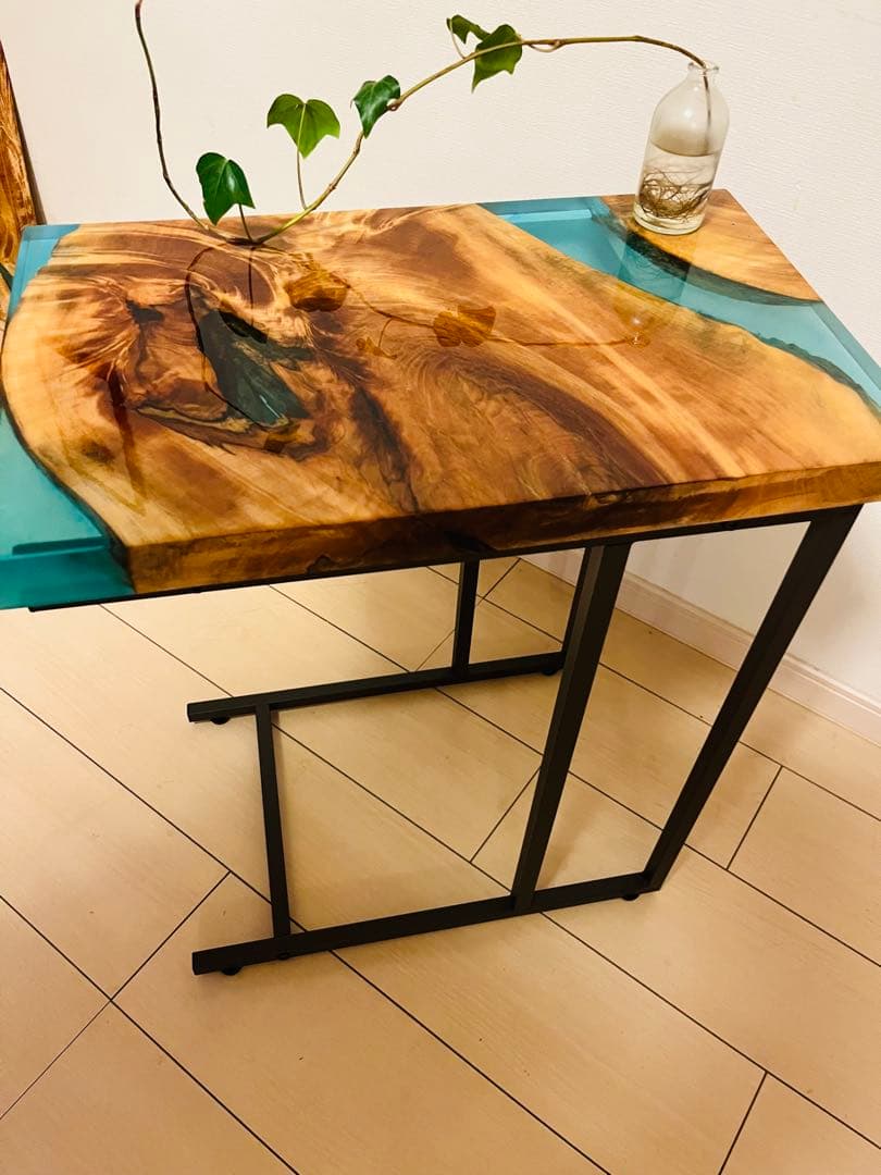 レジンテーブル　栃の木　ソファテーブル　サイドテーブル　コーヒーテーブル