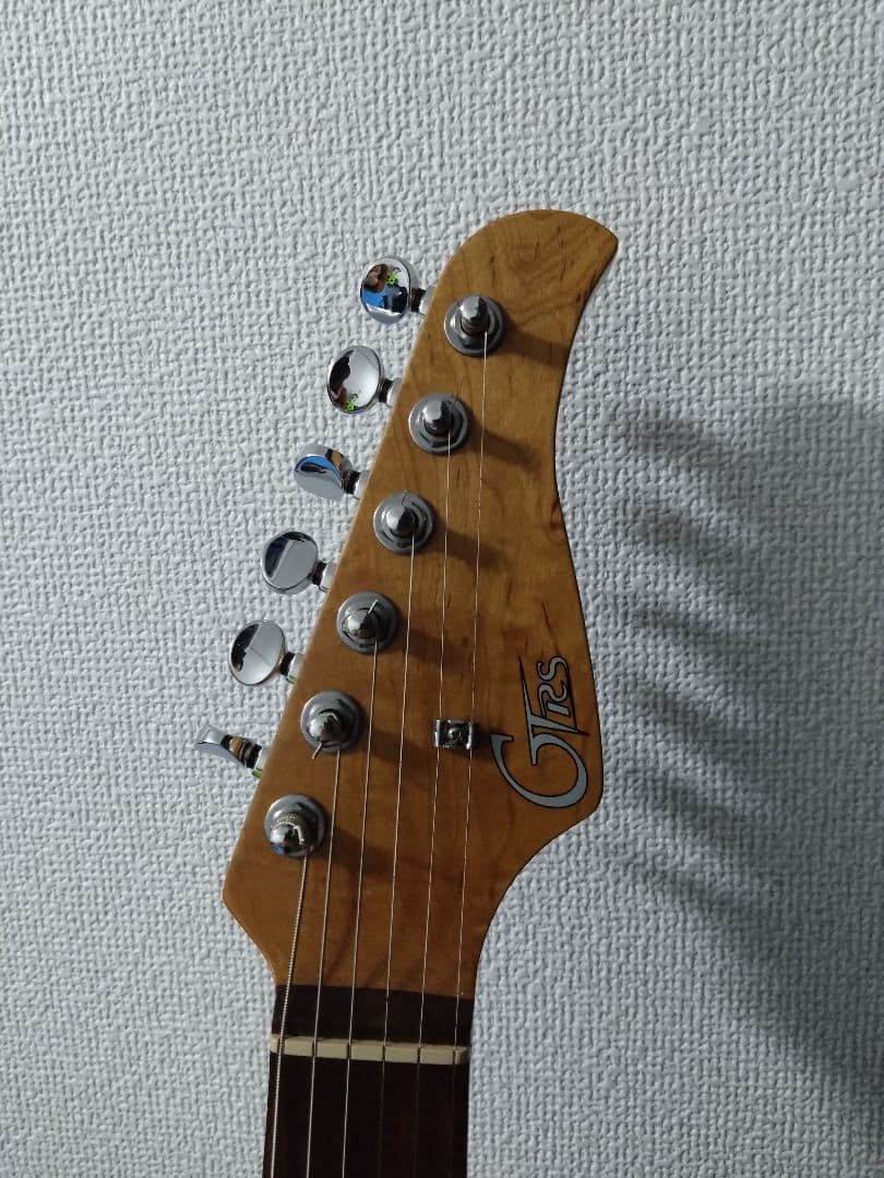 エレキギターMOORE GTRS S800　（フットスイッチ付属）