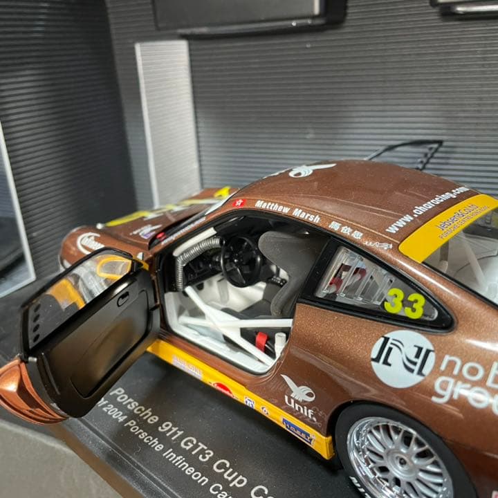未展示品オートアート1/18Porsche911 GT3 Asia Cap’04
