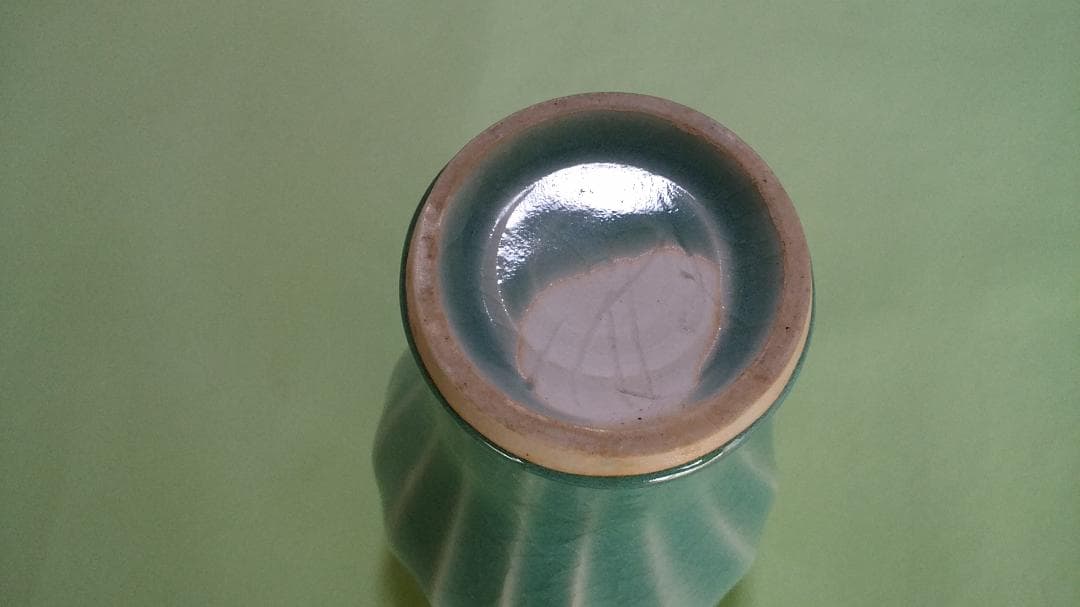 木沢良治作　青磁しのぎ花入