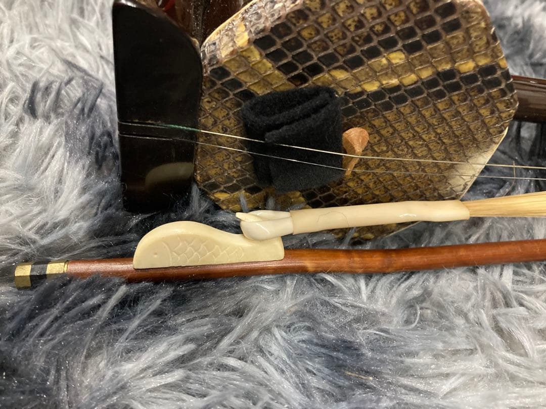 B0301)二胡★中古品・現状品、ヘビ皮　ケース付き