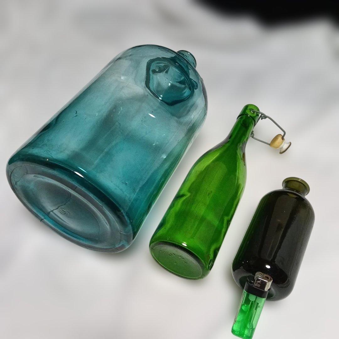 140..ガラス瓶セット 青・緑・黒 3種類 いずれの古瓶は絵画のモチーフ使用