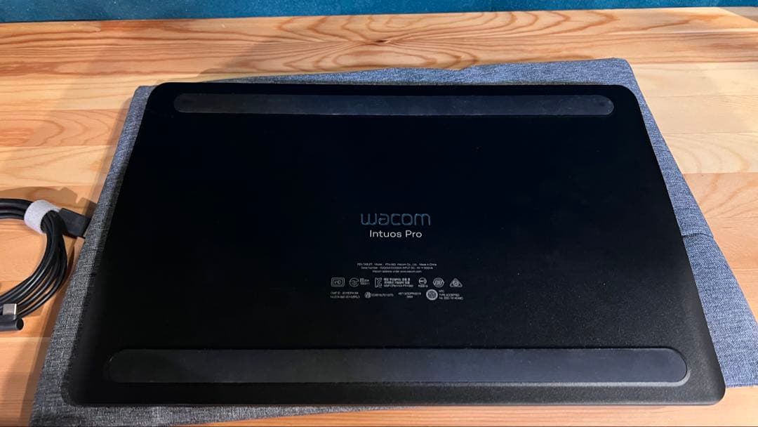 Wacom Intuos Pro ペンタブレット本体　PTH-660