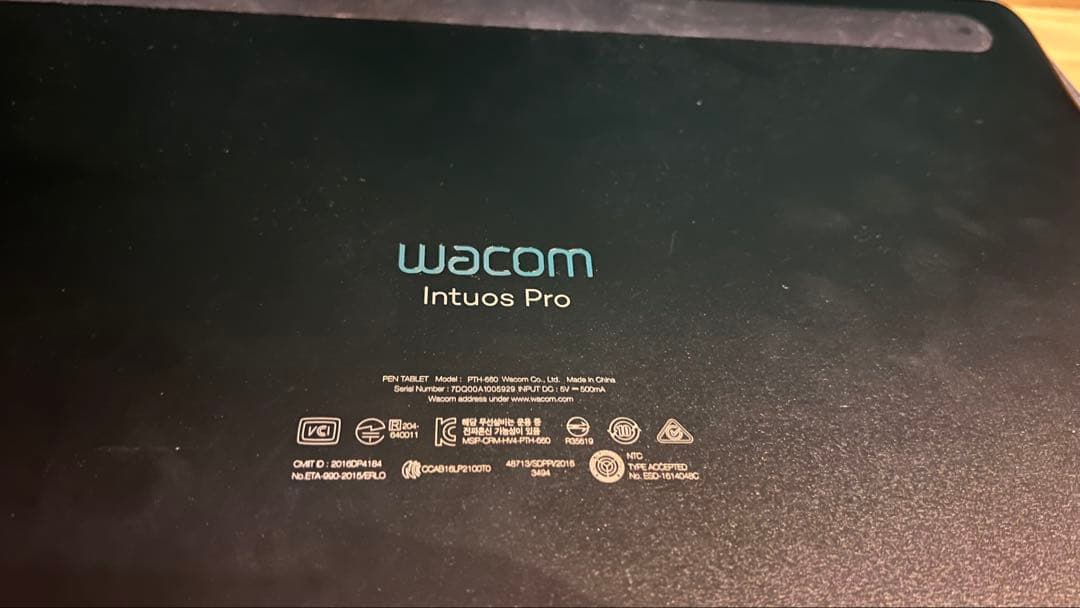 Wacom Intuos Pro ペンタブレット本体　PTH-660