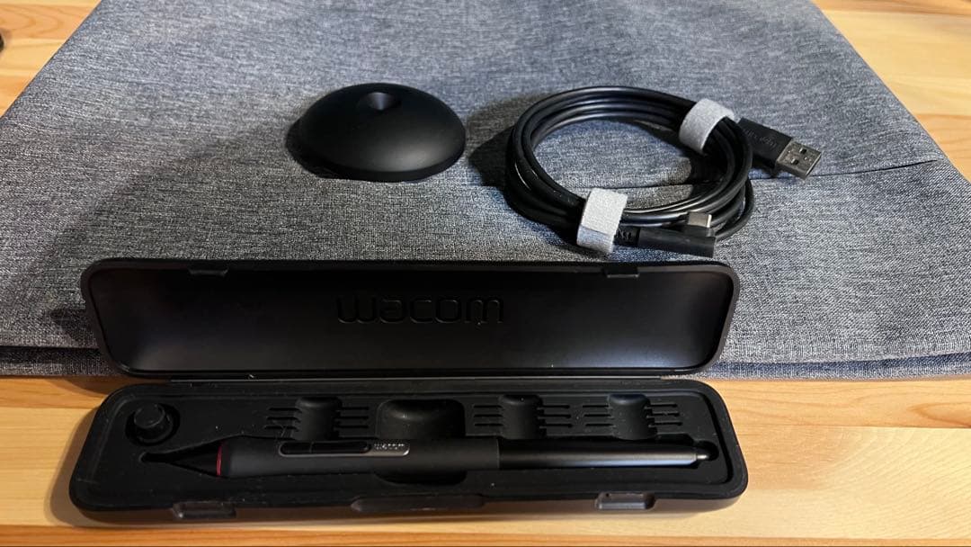 Wacom Intuos Pro ペンタブレット本体　PTH-660