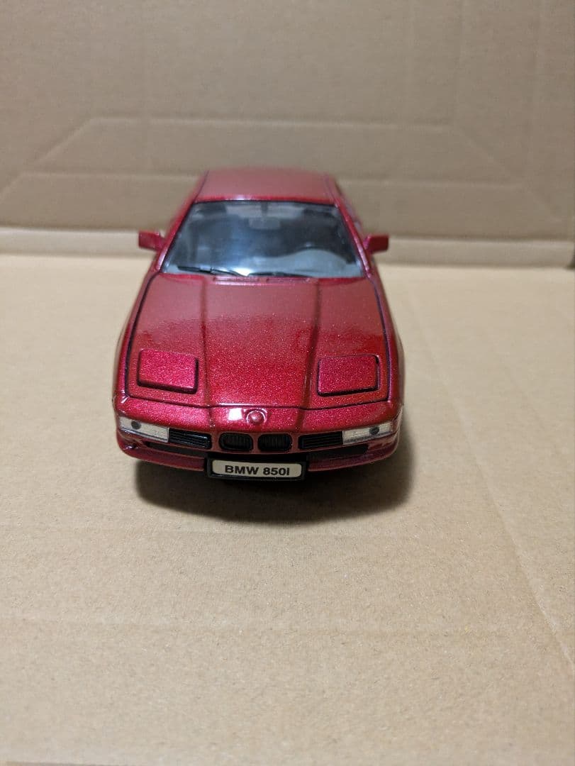 BMW 850i　1/24　ミニカー