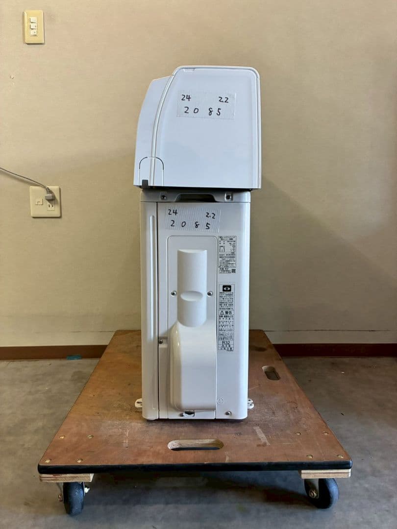 2085 東芝【RAS-K221M (W)】2024年製 6畳 エアコン 中古