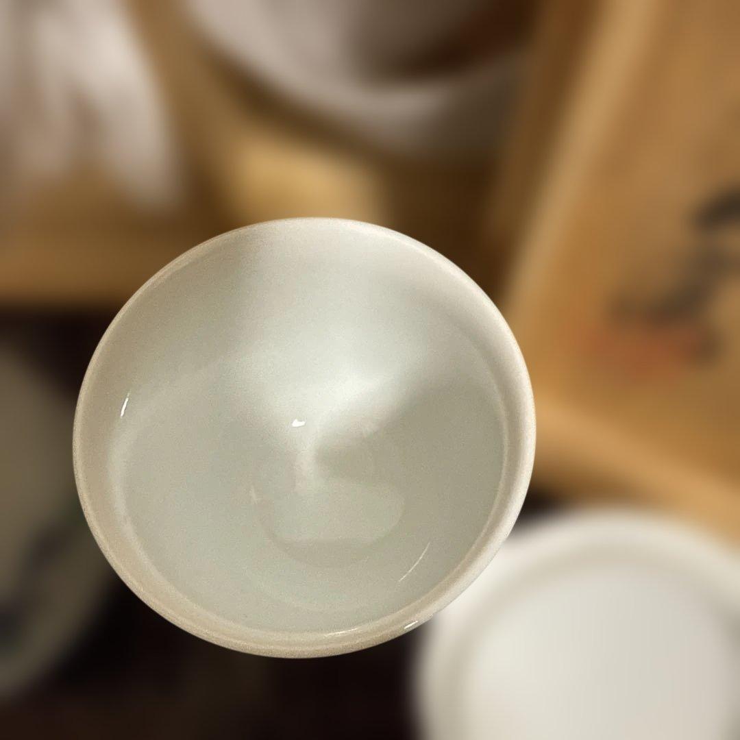 十三代　酒井田柿右衛門　花文湯呑一対(茶碗、和食器、蓋付きです。