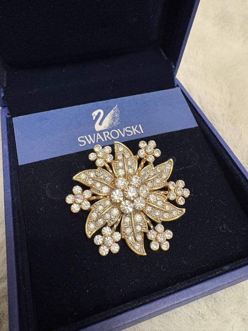 Swarovski 花モチーフ ブローチ