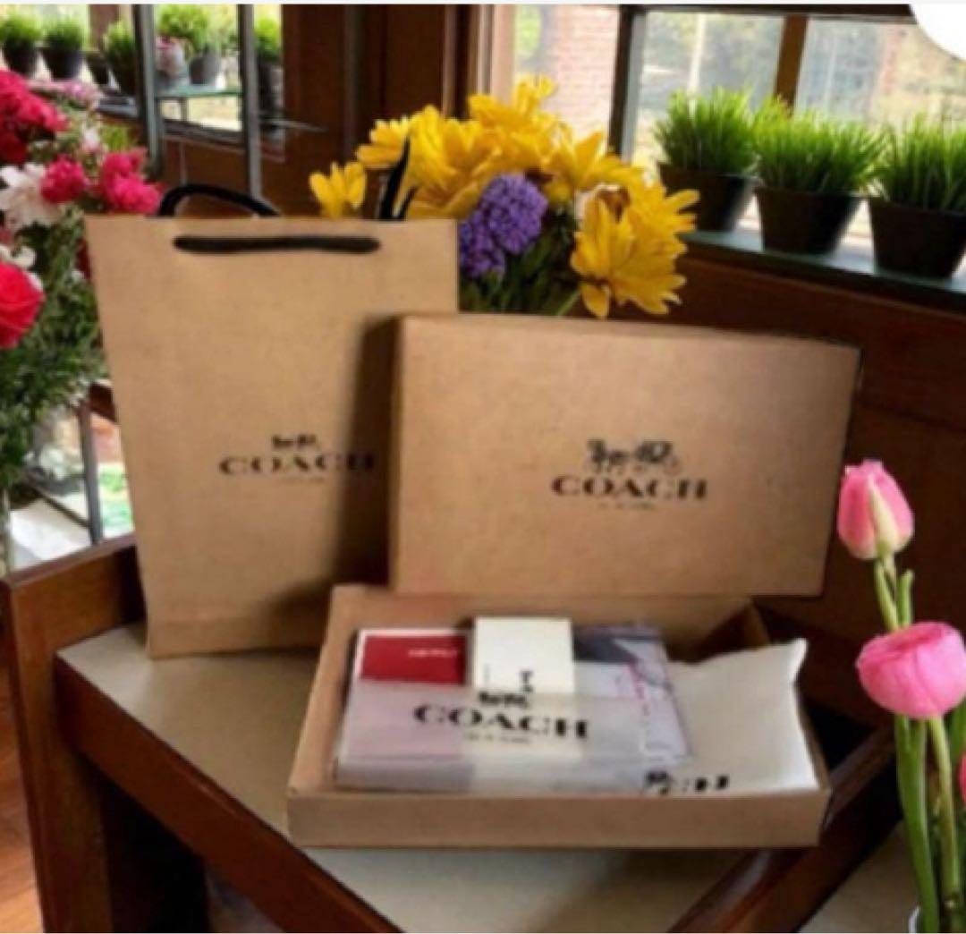 《新品》COACH 二つ折り財布ベージュ/ピンク