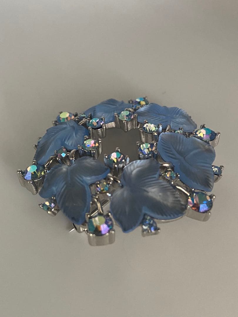 lotuscloud 2514⭐️TRIFARI トリファリヴィンテージブローチ