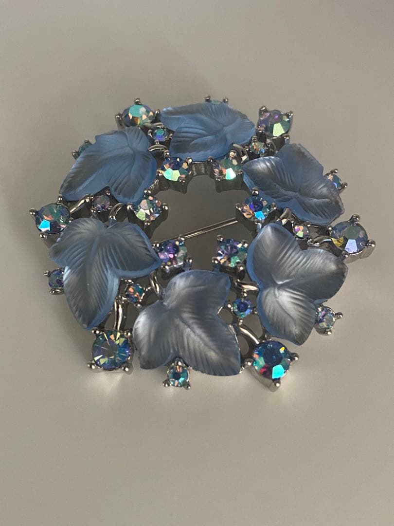 lotuscloud 2514⭐️TRIFARI トリファリヴィンテージブローチ