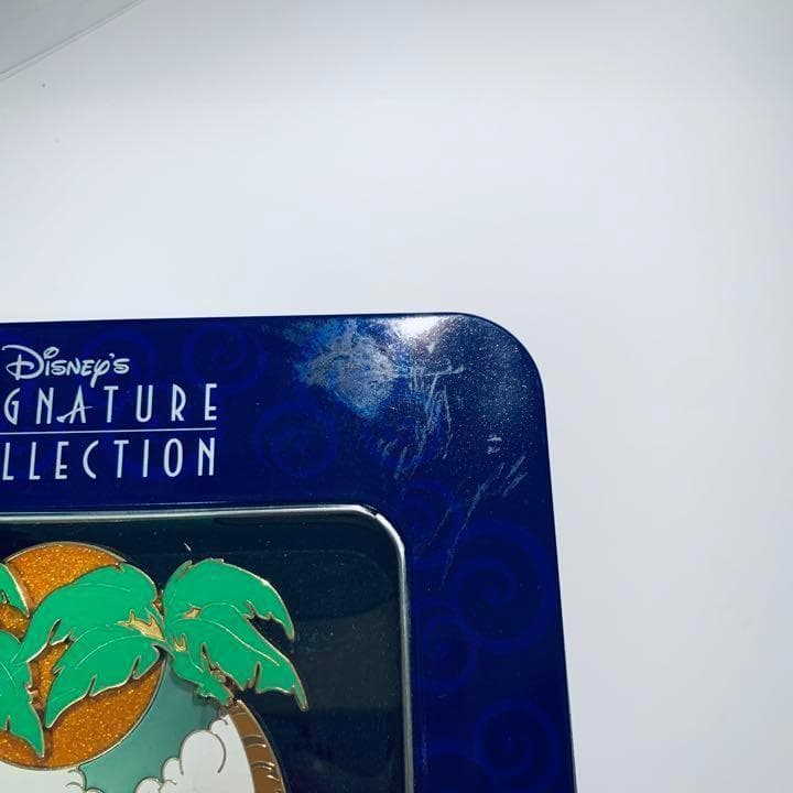 【海外ディズニー】LE750 リロ　& スティッチ 缶ケース入り　ピンバッジ