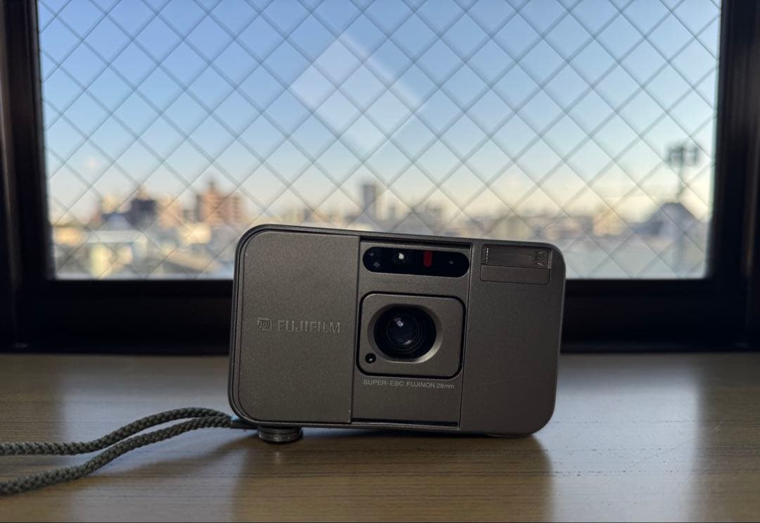 コンパクトフィルムカメラ シルバー ケース付き