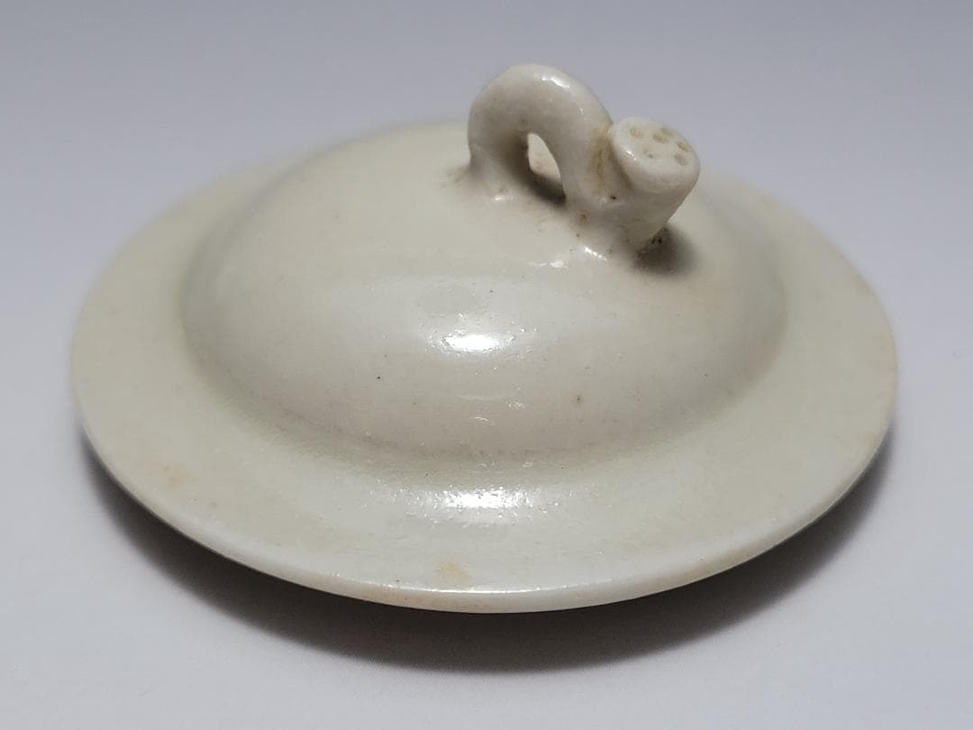 純白磁 陽刻 神獣面 花文 装飾 蓋壺 宋元時代 高さ約8.7cm