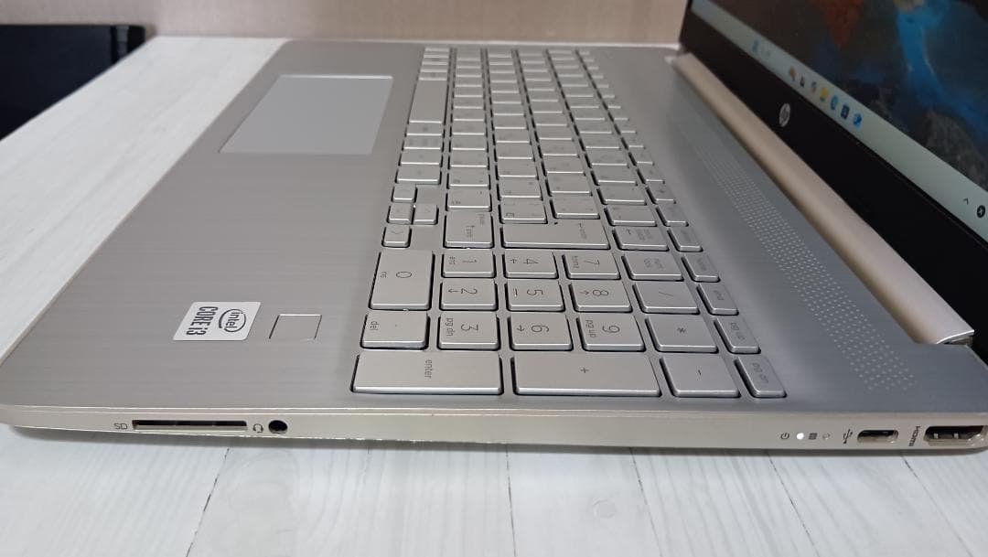 hp Laptop 15s-1124TU 第10世代i3