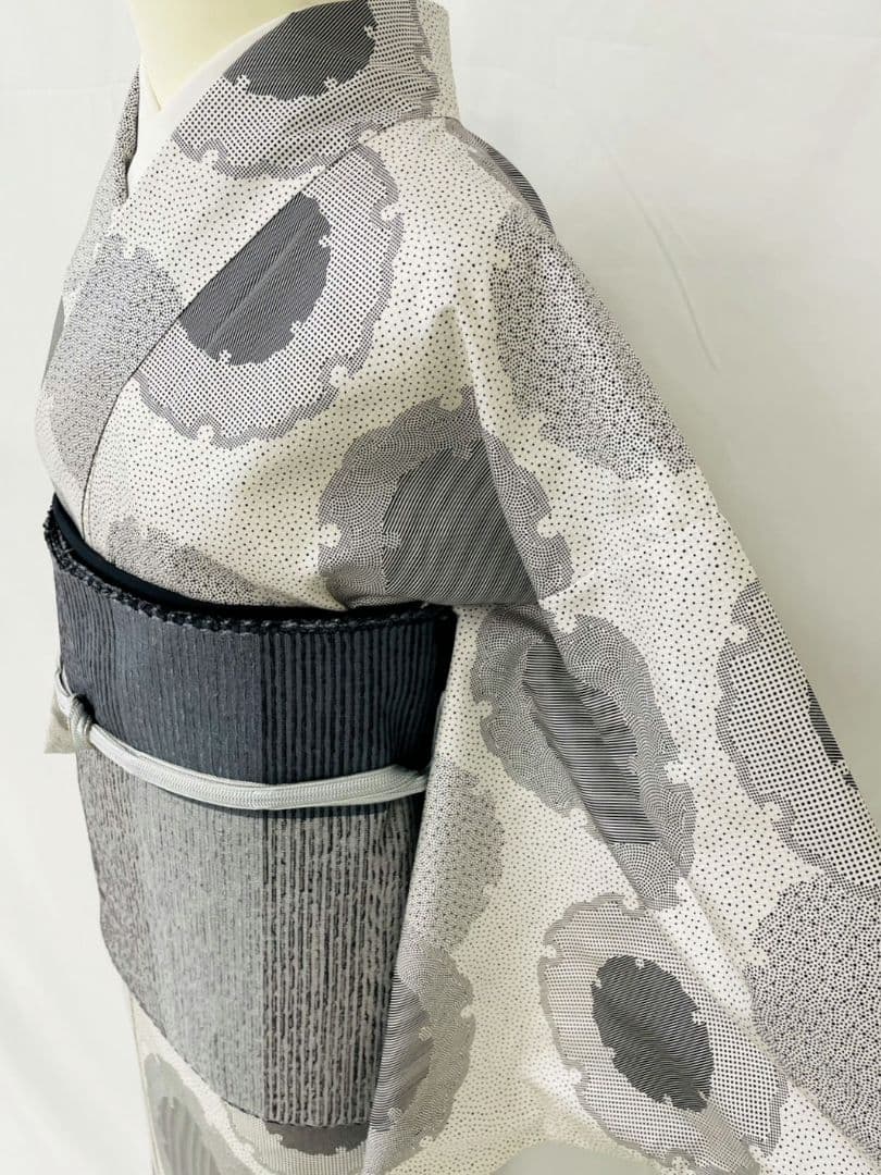 美品　正絹袷　雪輪　本場染大島紬創作小紋