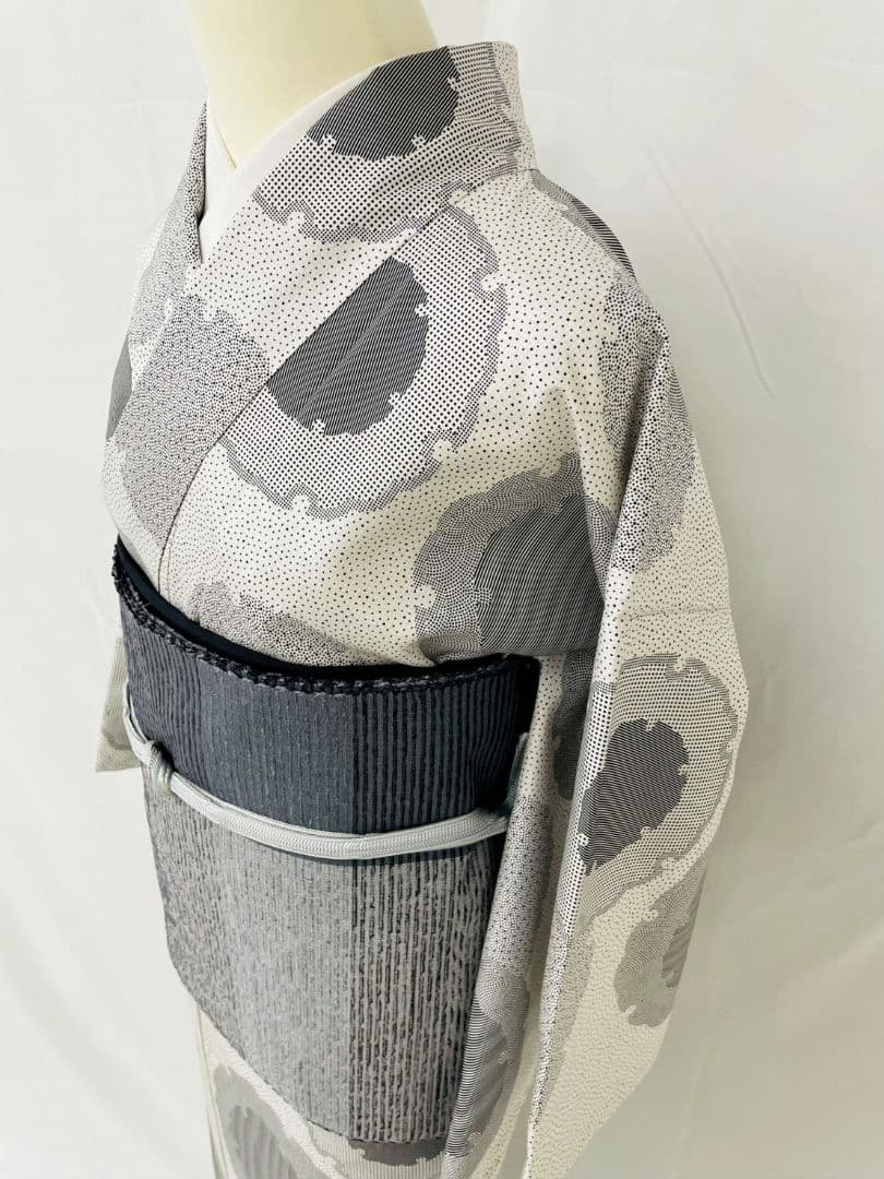 美品　正絹袷　雪輪　本場染大島紬創作小紋