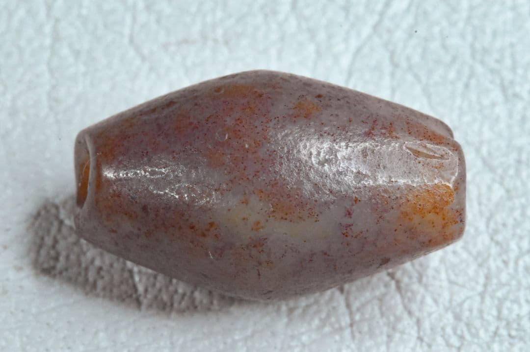 ★1000年以上前 インダス地域出土 全面ブラッドスポット入りカーネリアンビーズ