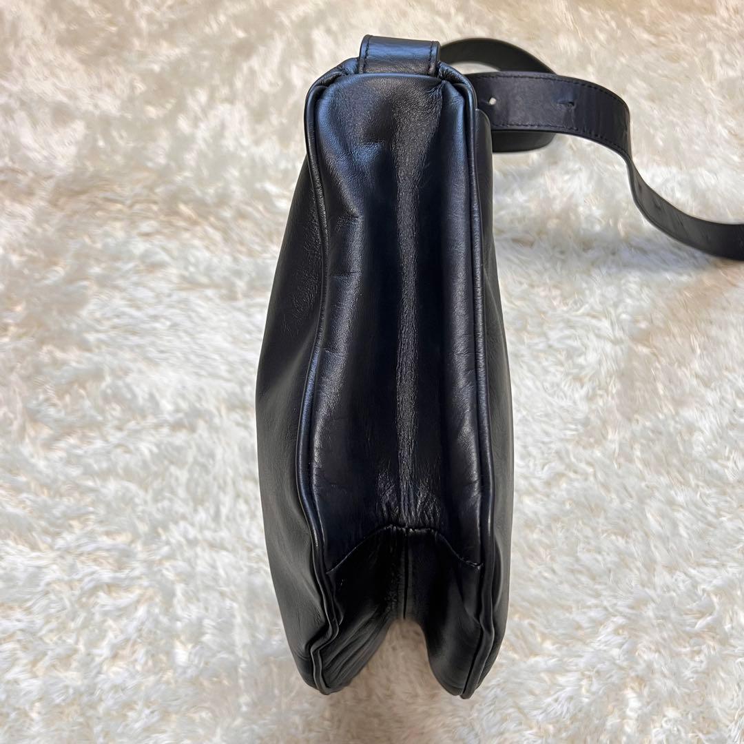 イアパピヨネ スワローマチショルダーバッグ ブラック