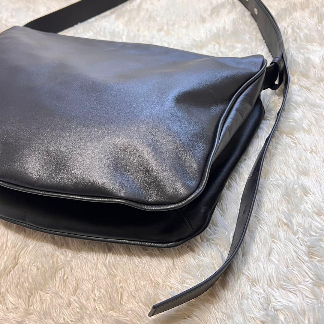 イアパピヨネ スワローマチショルダーバッグ ブラック