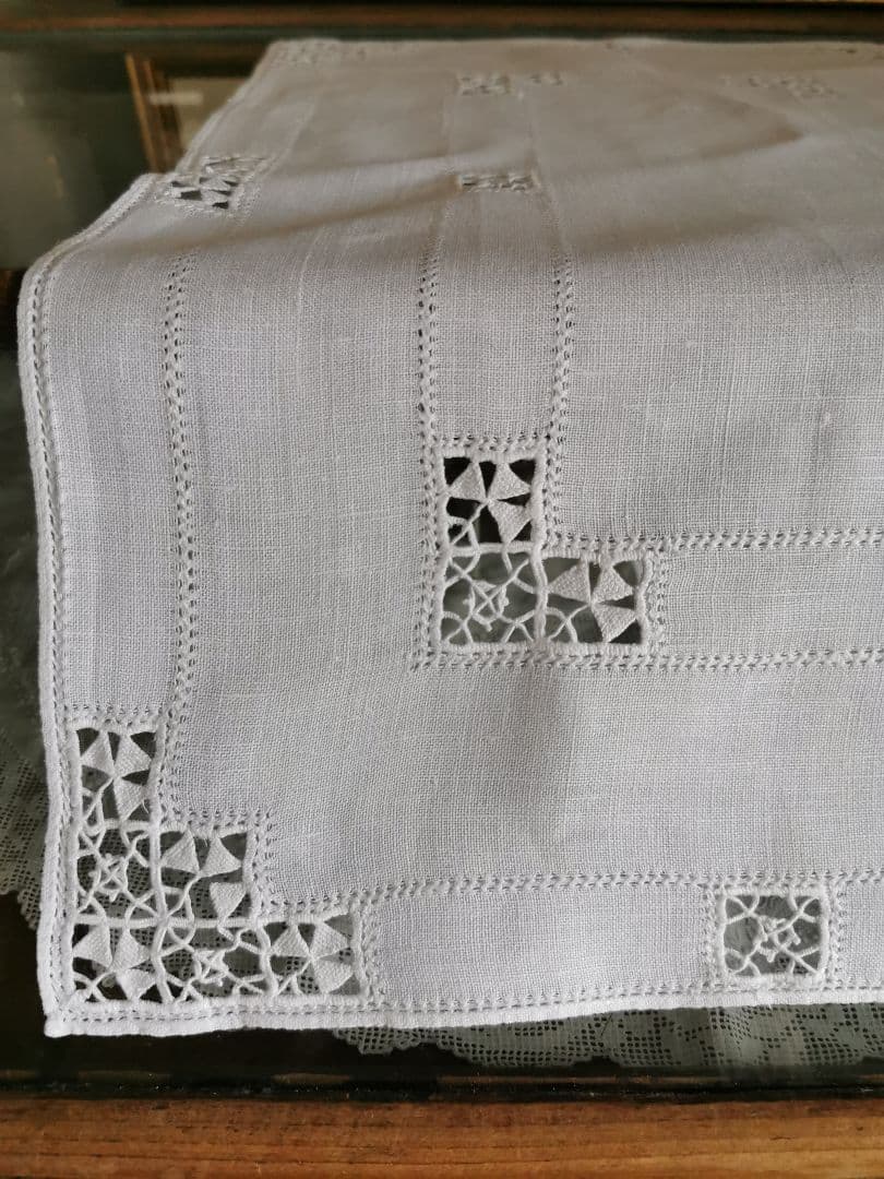 アンティークフランス/イタリア レティシアクローバー刺繍 リネンクロス ランナー