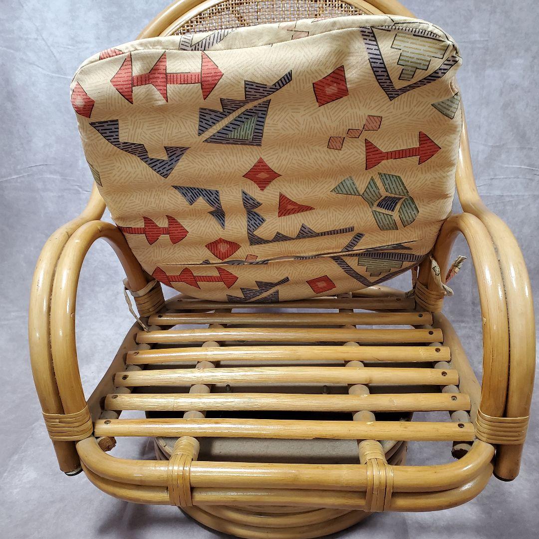 回転式座椅子籐椅子・クッション付き2脚セット　花柄　昭和レトロ　ヴィンテージ　籐