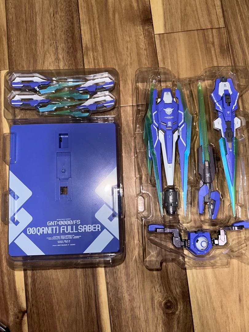 メタルビルド　ダブルオークアンタフルセイバー　＋オプション×3セット