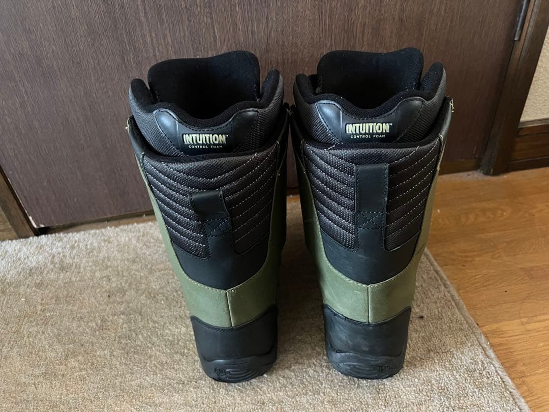 Intuition ダイヤル式スノーボードブーツ