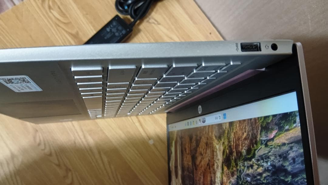 hp Pavilion 14-dv0526TU 11世代i3　サクラカラー美品