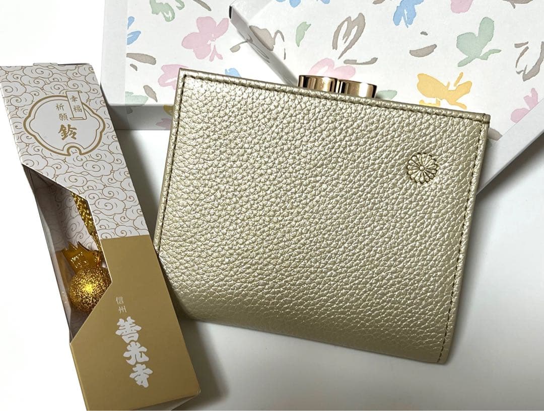 新品⭐︎皇居⭐︎ がま口 二つ折り財布 ⭐︎ゴールド