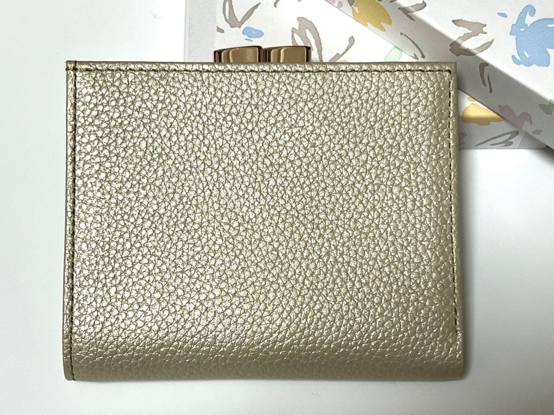 新品⭐︎皇居⭐︎ がま口 二つ折り財布 ⭐︎ゴールド