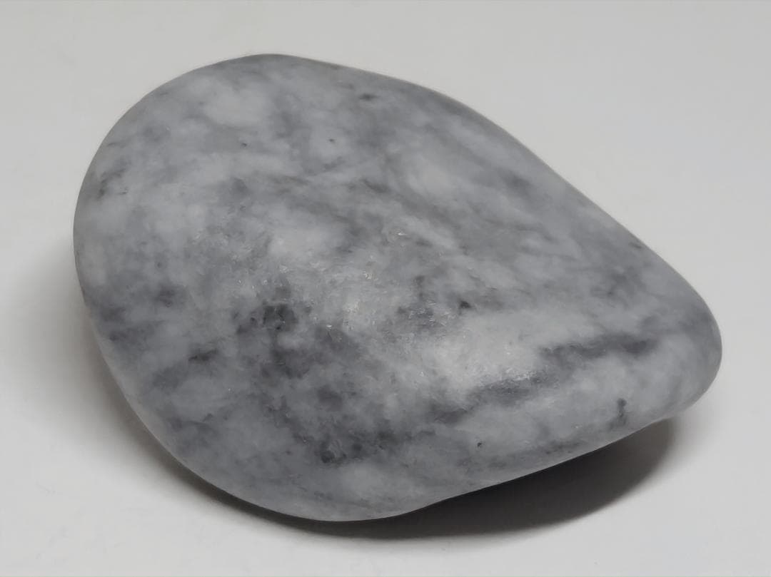 糸魚川54 翡翠 142g ヒスイ 原石 鑑賞石 自然石 誕生石 鉱物 鉱石